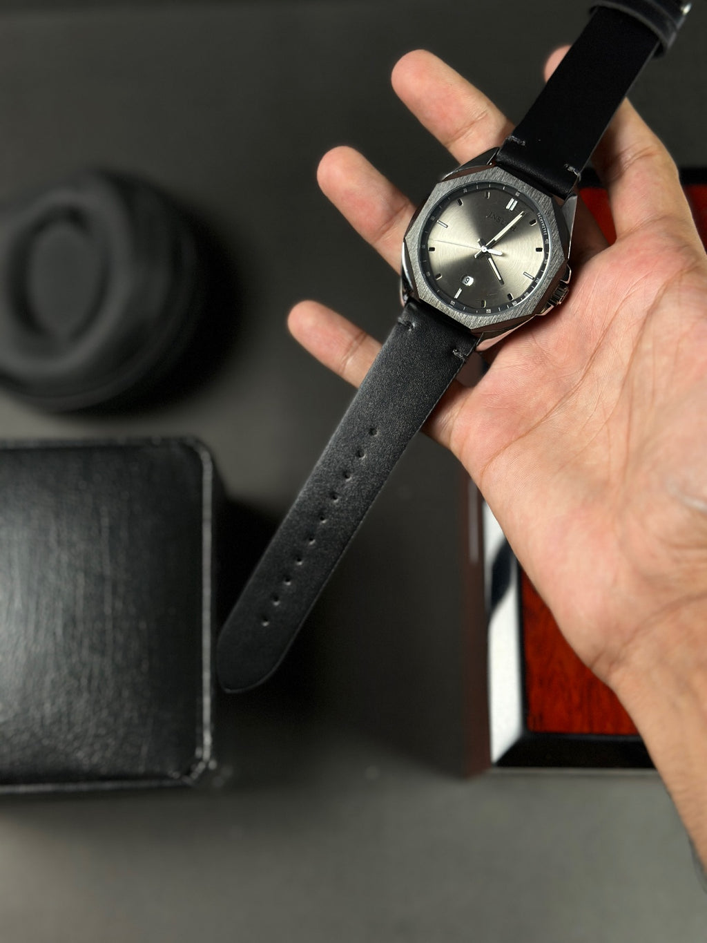 8 CORNERS WATCH BY INSUCH - HIGH QUALITY LEATHER STRAPS
