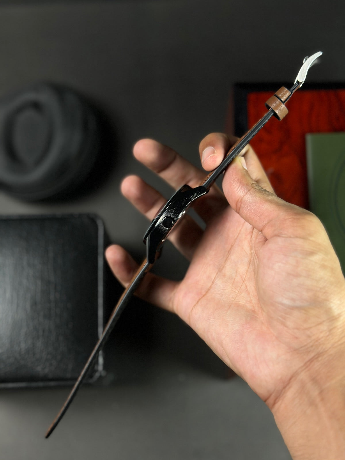INSUCH BLACK DIAL - DOOM GLASS WATCH