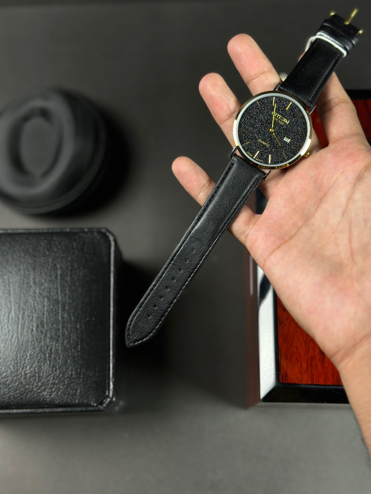 RDO - ULTRA SLIM TEXTURED DIAL WITH GOLDEN CASE